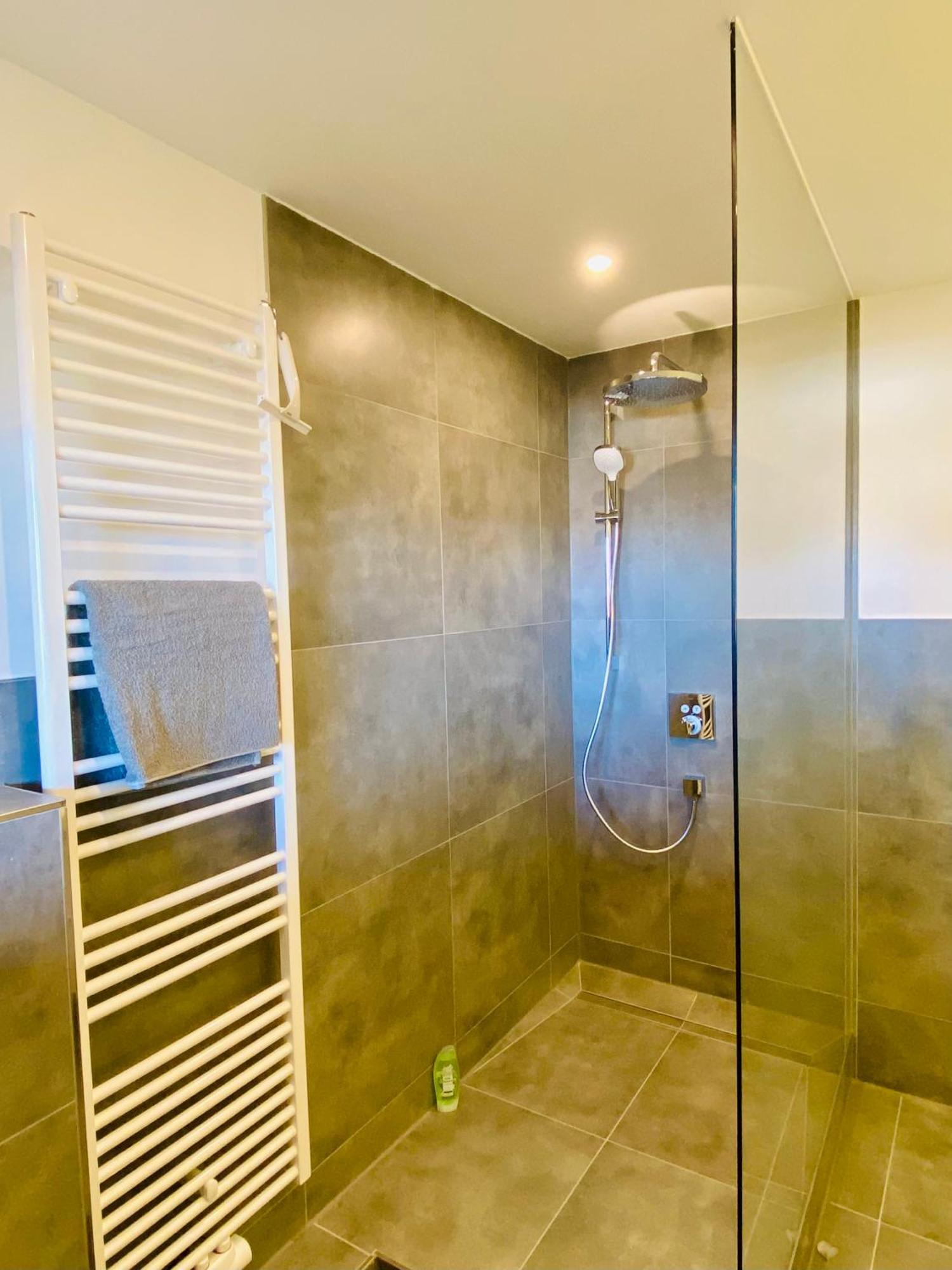 Traumhafte 115 Qm Ferienwohnung Am Steinhuder Meer, Ruhig, Komfortabel, Loggia, Parkplatz, Wifi ヴンストルフ エクステリア 写真